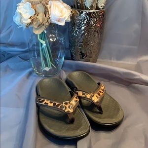 COPY - Vionic leopard sandals